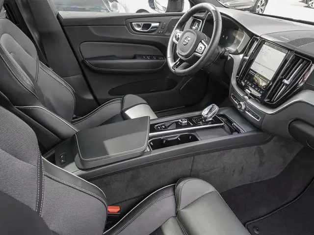 Volvo XC60 view 9