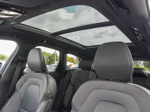 Volvo XC60 view 8