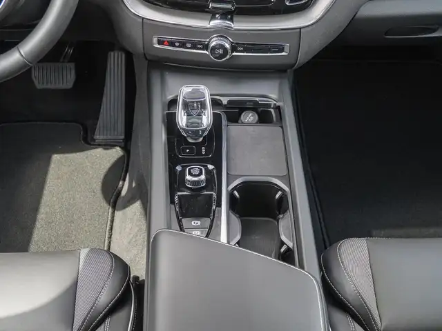 Volvo XC60 view 14