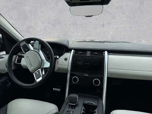 Land Rover Discovery view 4