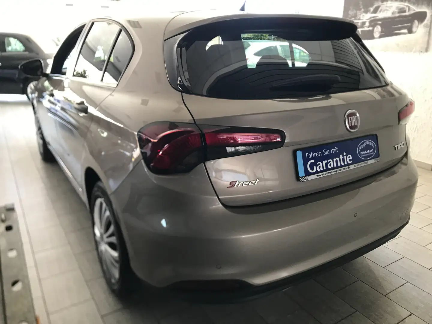 Fiat Tipo 1.4 16V HATCHBACK *STREET* Gris - 2