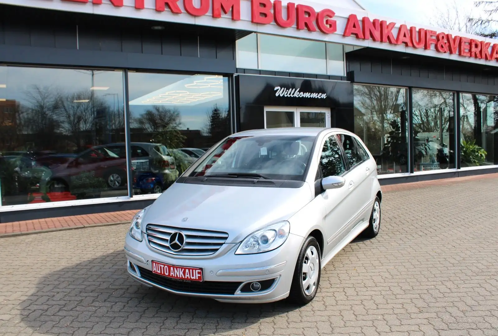 Mercedes-Benz B 200 Automatik Klima AHK PDC Tempomat Silber - 2