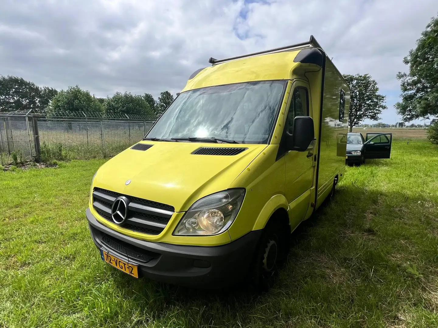 Mercedes-Benz Sprinter Sprinter 315 325 DC Ambulance 906 Yellow - 1