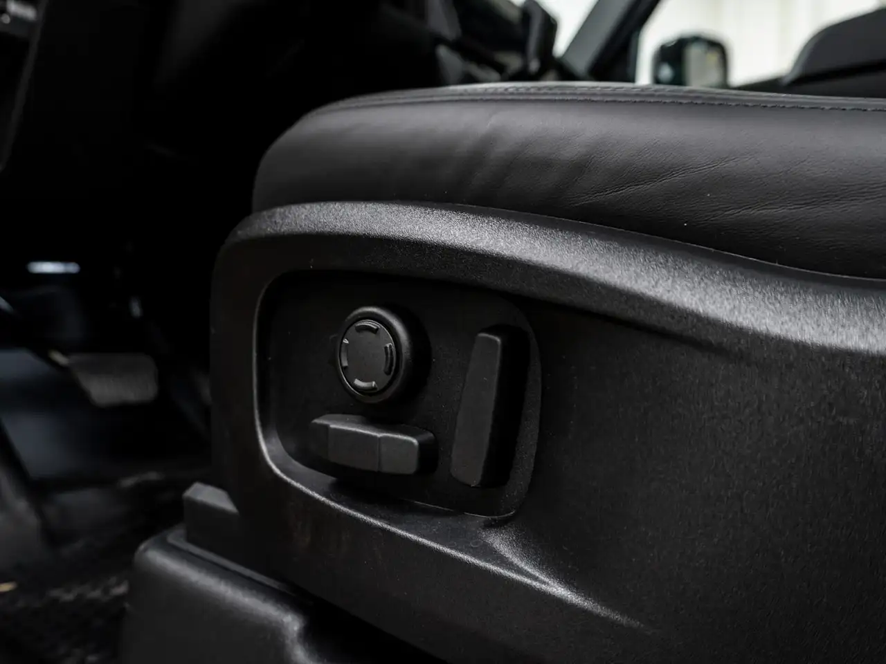Land Rover Defender photo Land Rover Defender