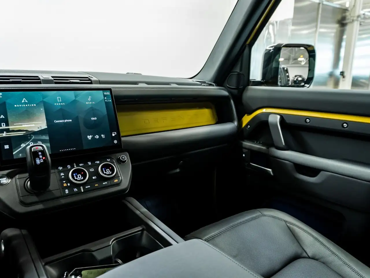 Land Rover Defender photo Land Rover Defender