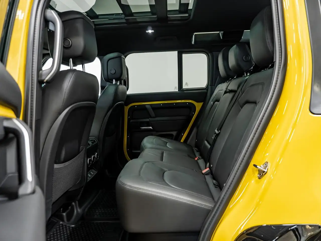 Land Rover Defender photo Land Rover Defender