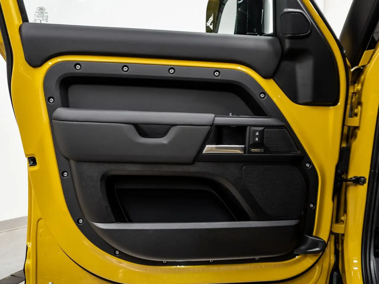 Land Rover Defender photo Land Rover Defender