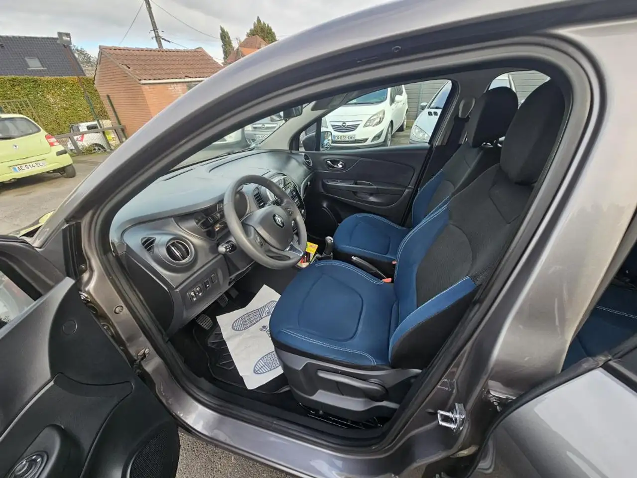 Renault Captur — photo 7