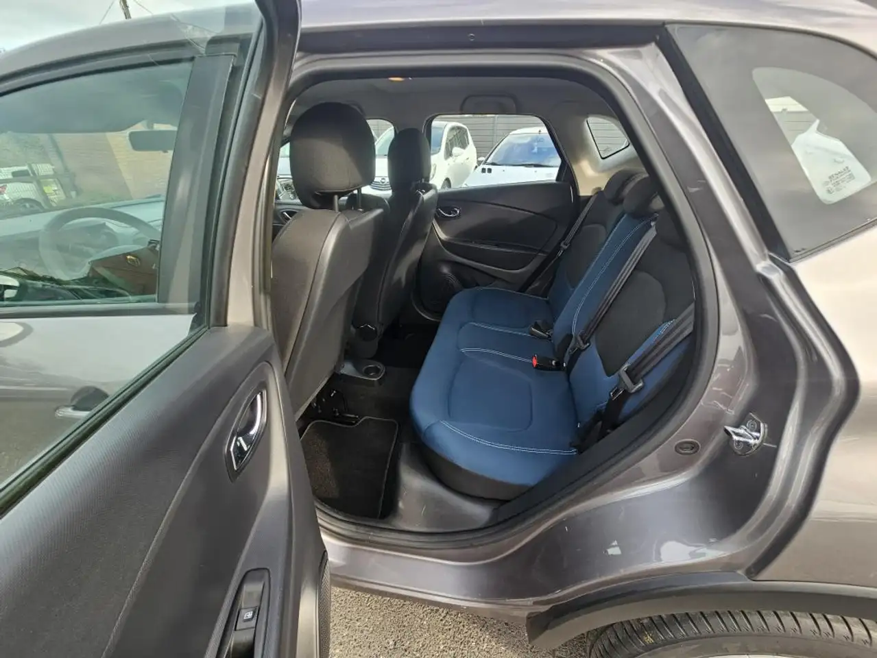 Renault Captur — photo 6