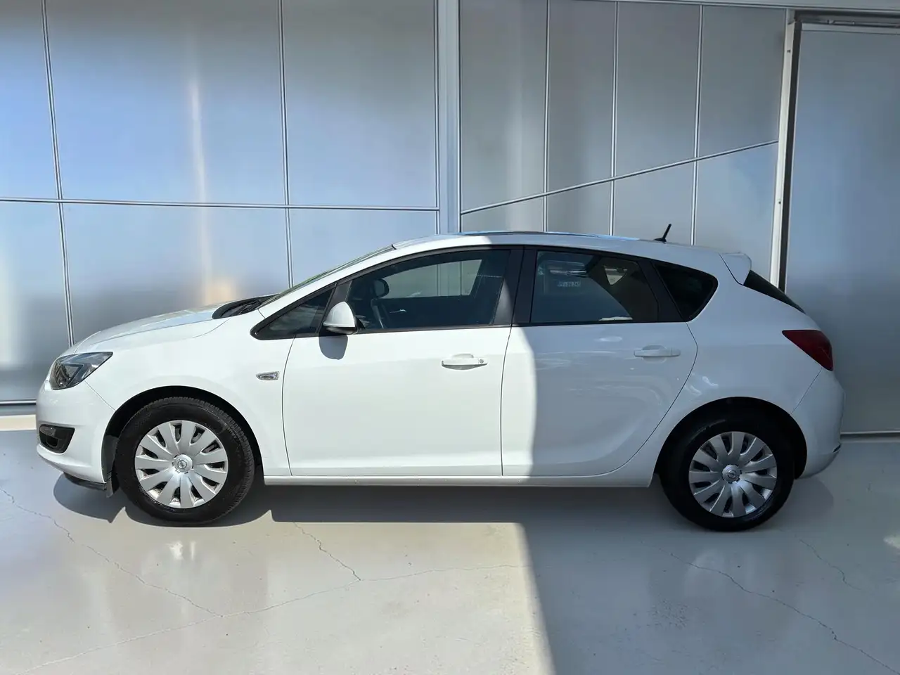 2015 Opel Astra Astra Fließheck 5-Türer 1.6 Selection TÜV* Klima*, photograph 6