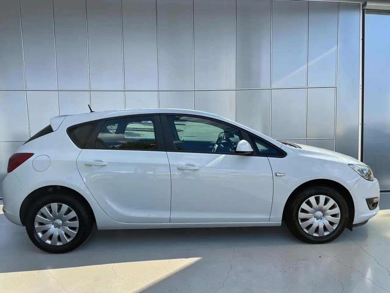 2015 Opel Astra Astra Fließheck 5-Türer 1.6 Selection TÜV* Klima*, photograph 7