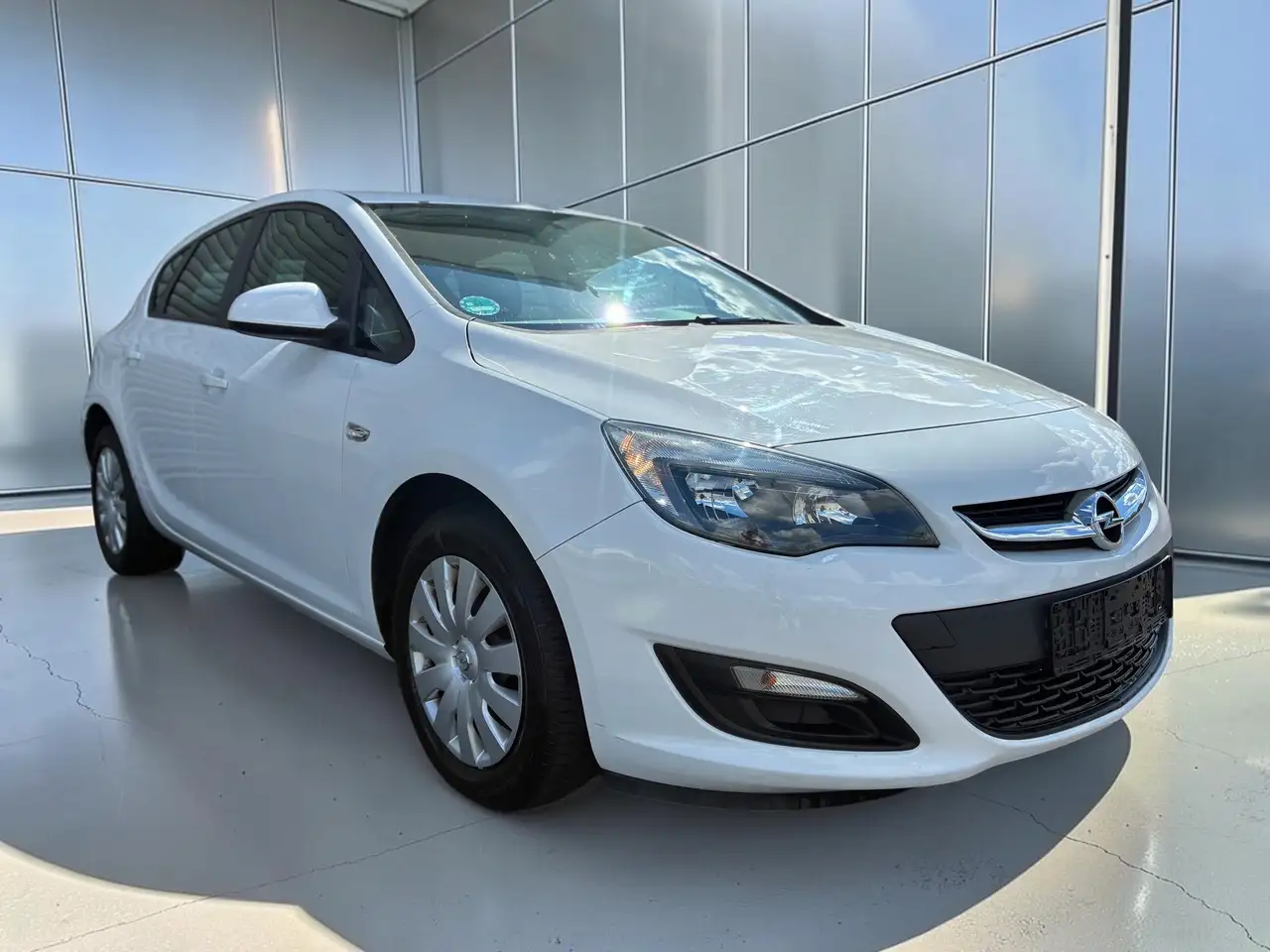 2015 Opel Astra Astra Fließheck 5-Türer 1.6 Selection TÜV* Klima*, photograph 2