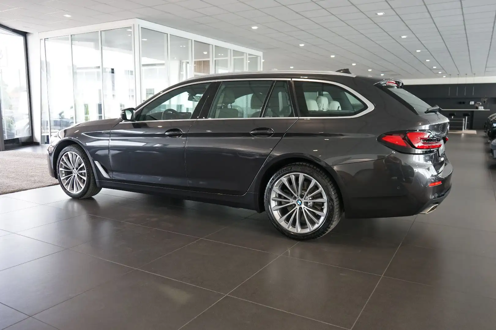 BMW 540 i xDrive | Pano | Laserlicht | Massage | AHK Szary - 2