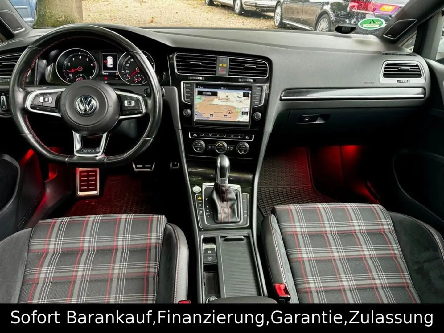 Volkswagen Golf GTI 2.0 GTI ca.320 PS Panorama DSG Navi 19Zoll LED PDC Weiß - 2
