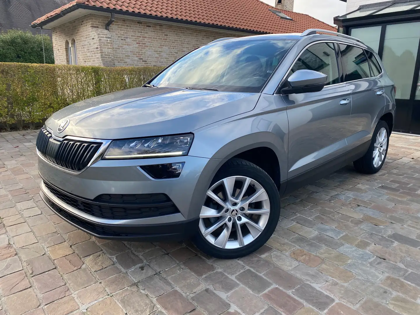 Skoda Karoq Ambtion Stronic Grijs - 1