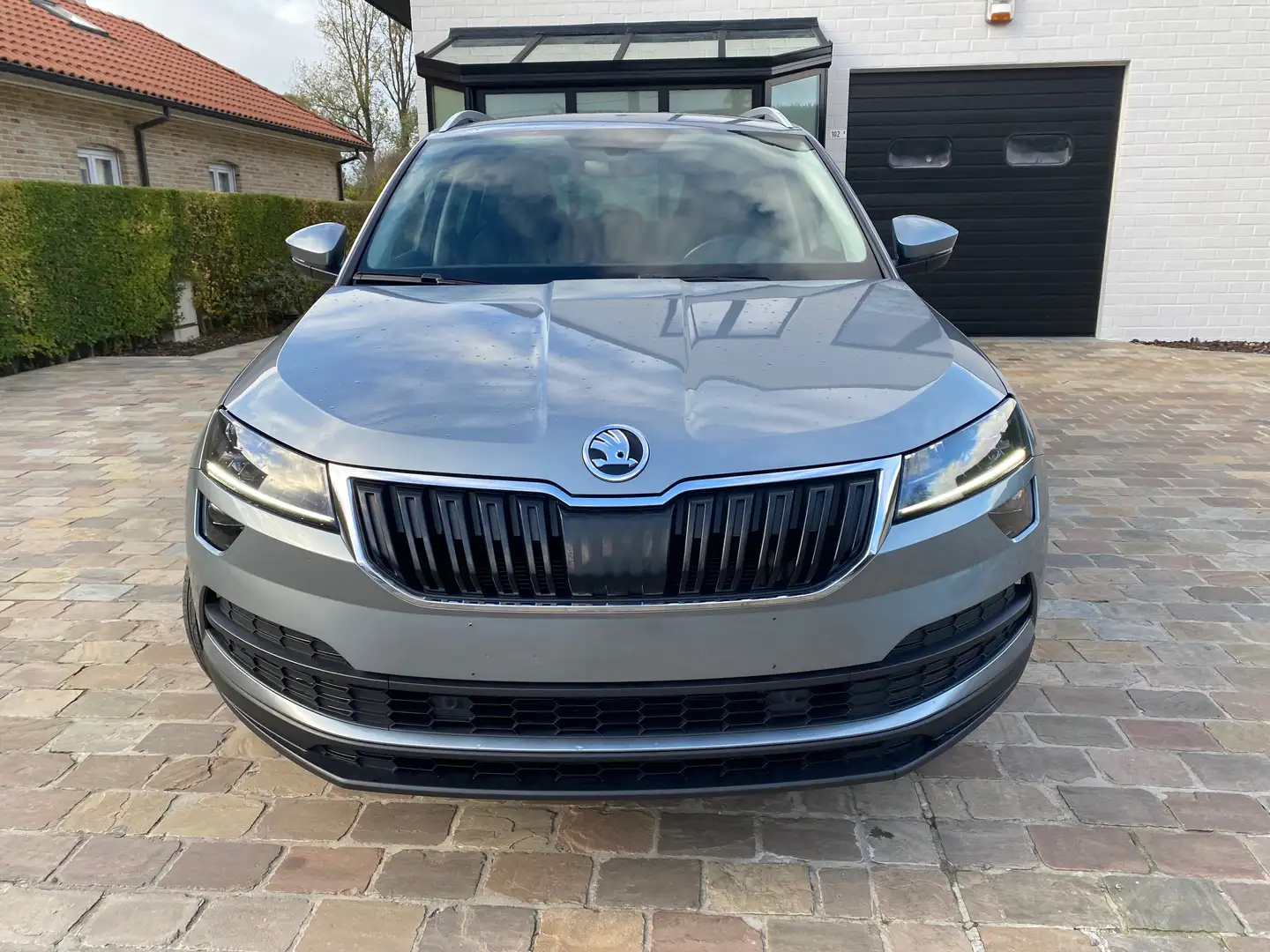 Skoda Karoq Ambtion Stronic Grijs - 2