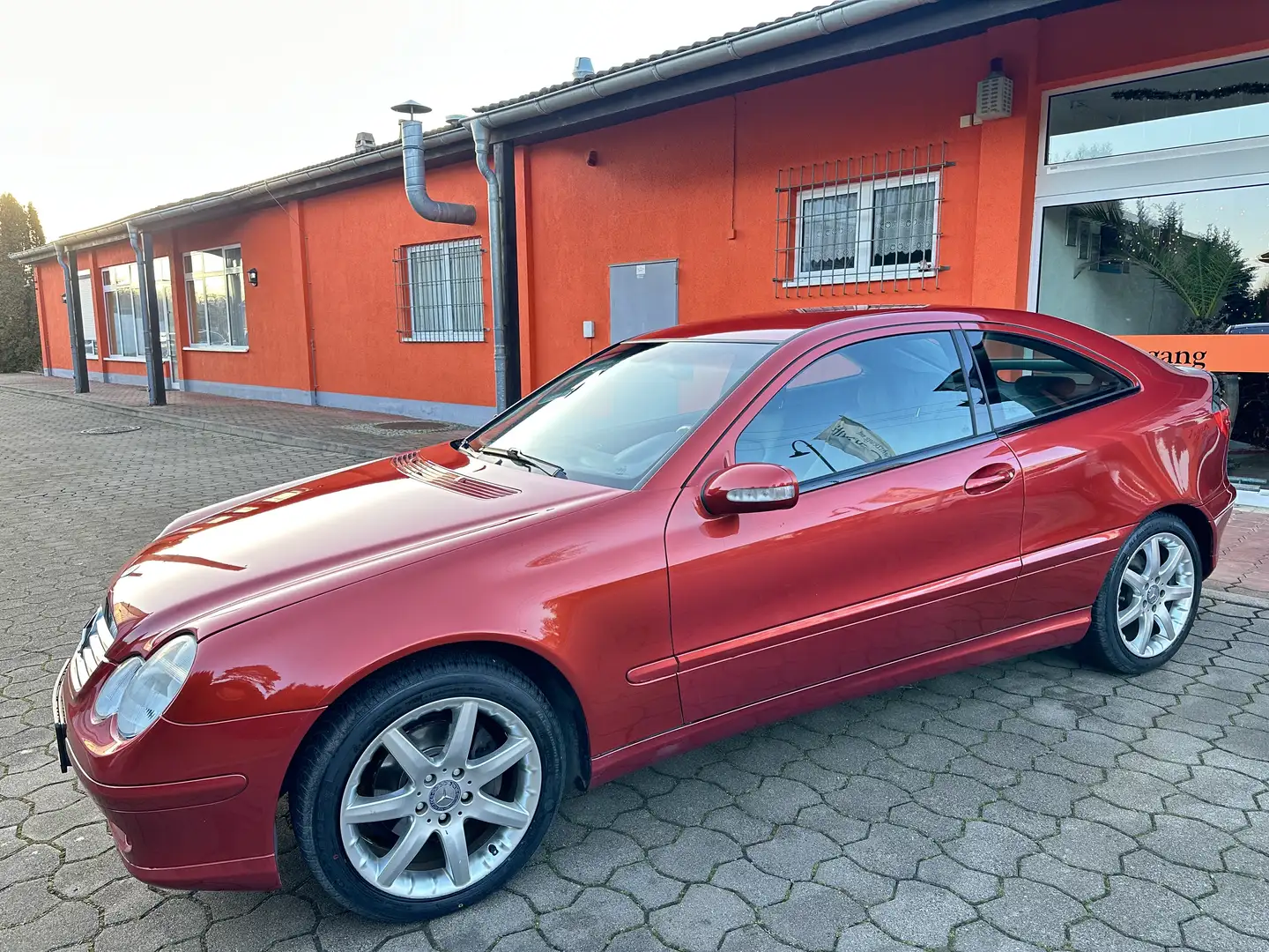 Mercedes-Benz C 180 C-Klasse Sportcoupe * Automatik * Klima * SHZ * Rot - 1