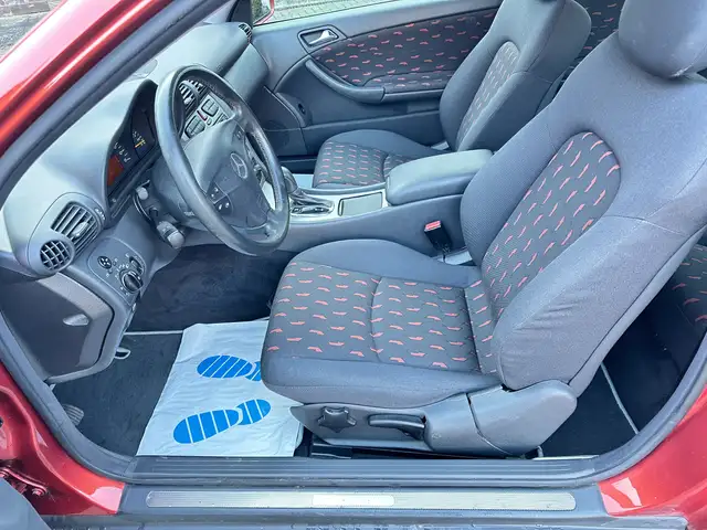 Mercedes-Benz C view 11