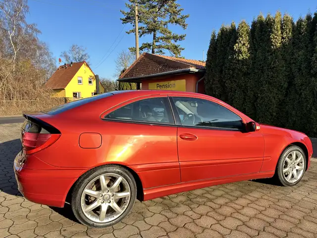 Mercedes-Benz C view 4