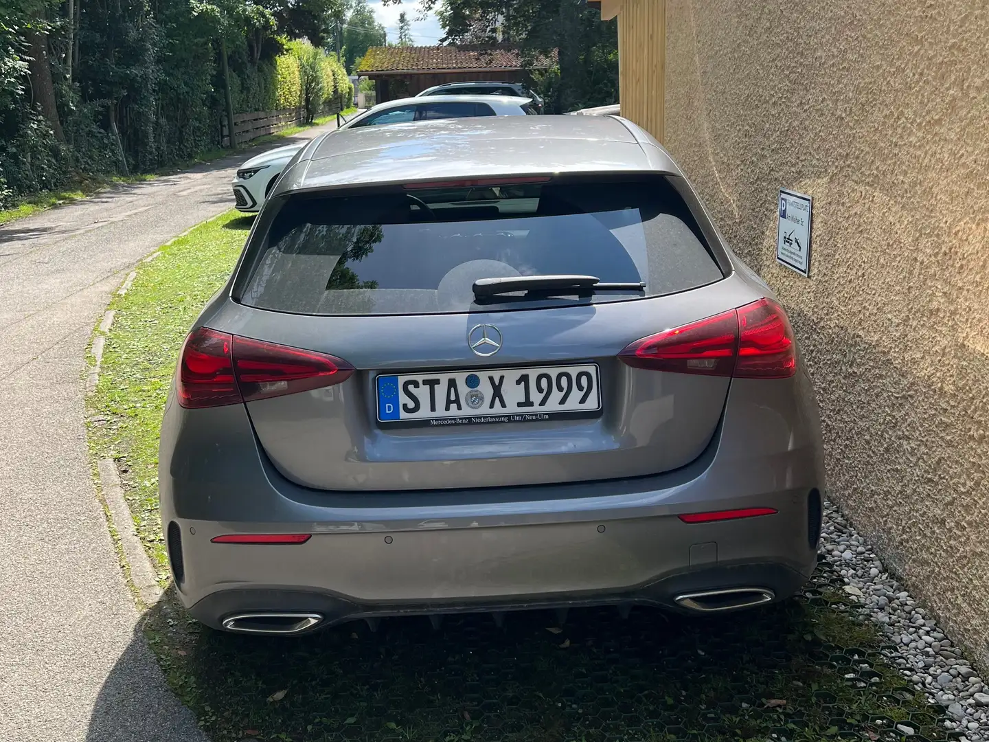 Mercedes-Benz A 200 A 200 7G-DCT AMG Line Advanced Plus Grau - 2