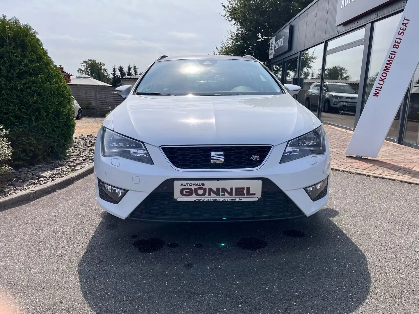 SEAT Leon ST FR 4Drive LED-Navi-WR-SHZ-AHK Weiß - 2