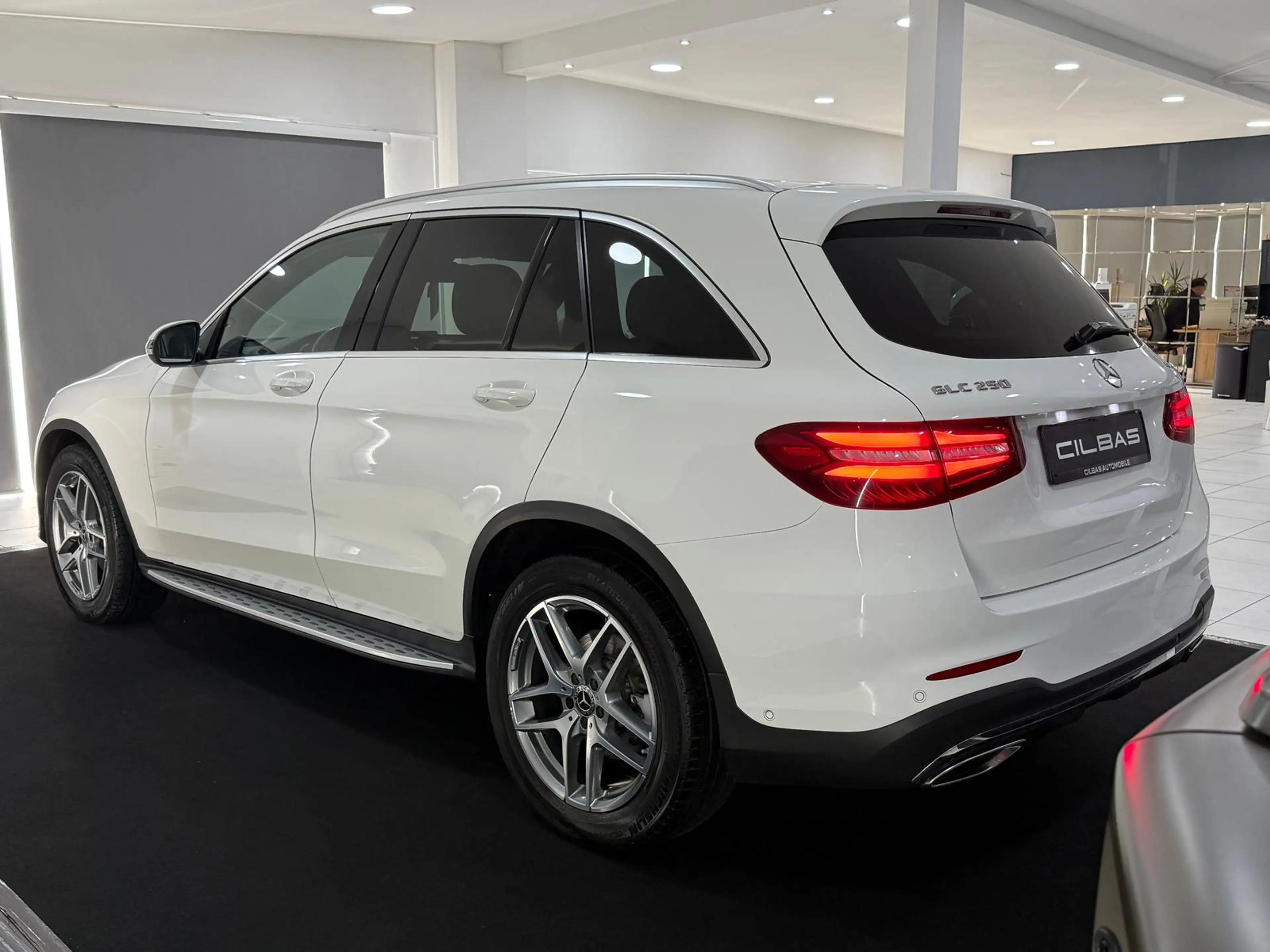 Mercedes-Benz GLC 250 4M 9G AMG-LINE*KAM*AHK*LED*BURM*AMBIE* — photo 11