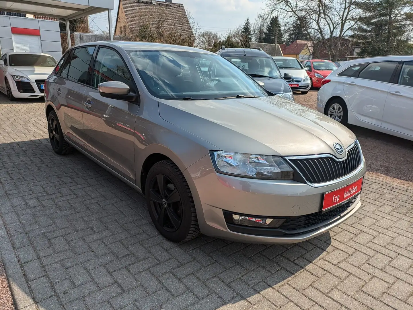 Skoda Rapid/Spaceback Ambition Beige - 1