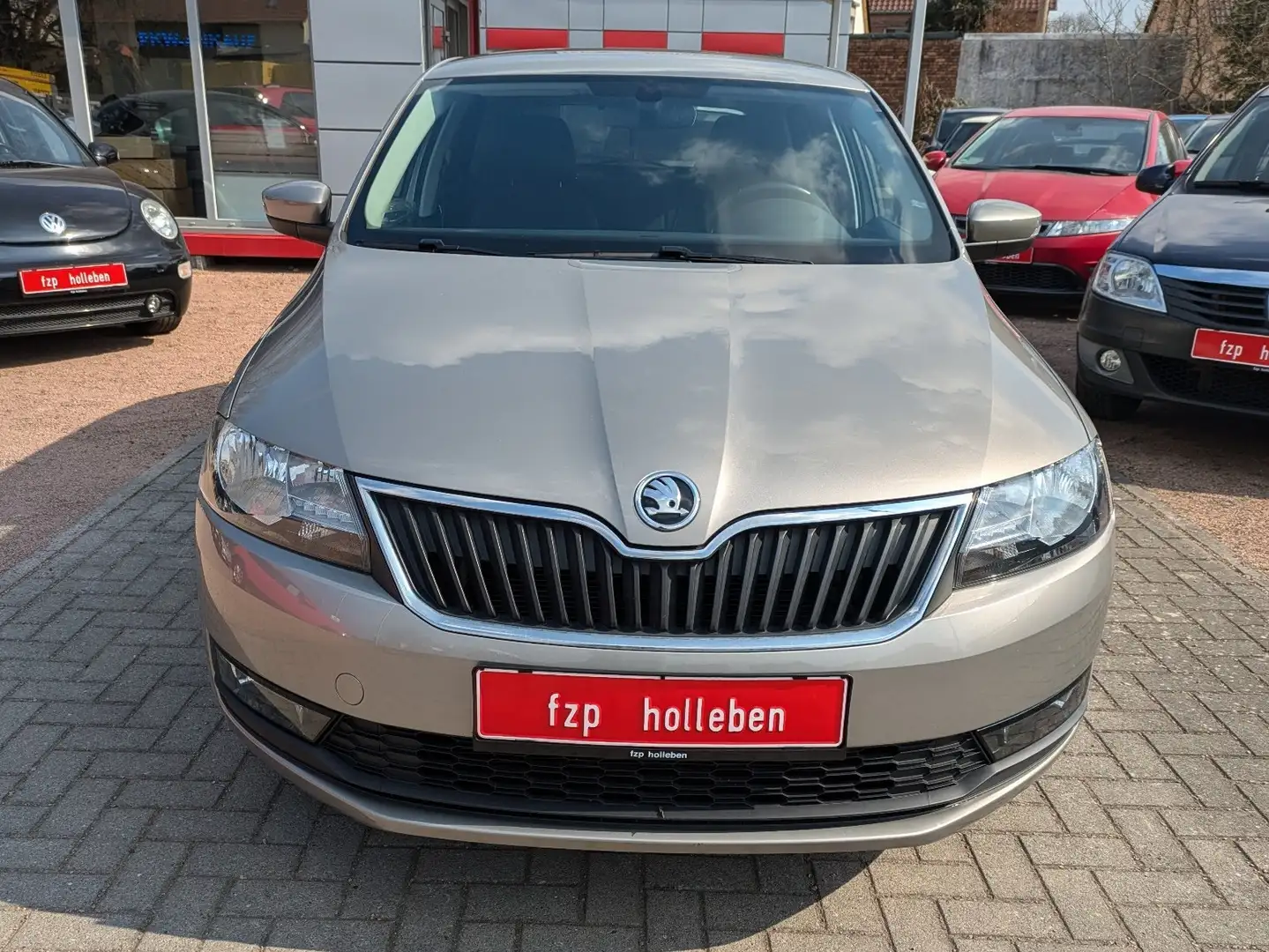 Skoda Rapid/Spaceback Ambition Beige - 2