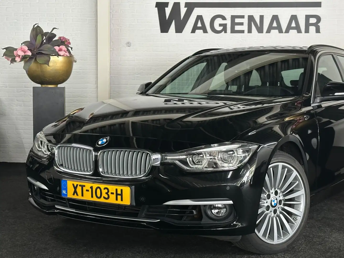BMW 318 3-serie Touring 318i Luxury Edition Automaat/leer Zwart - 2