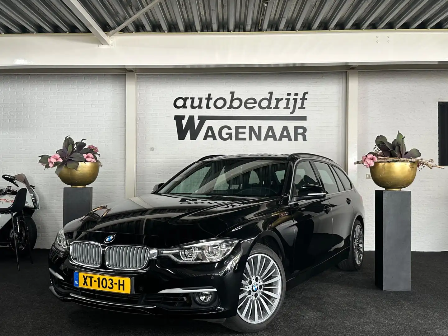 BMW 318 3-serie Touring 318i Luxury Edition Automaat/leer Zwart - 1