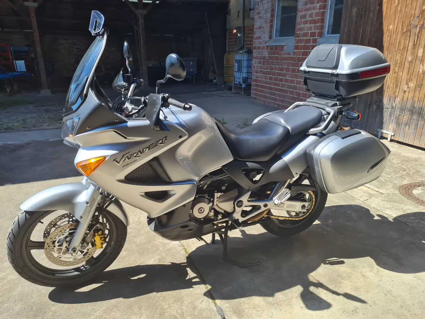 Honda Varadero XL 1000 Srebrny - 1