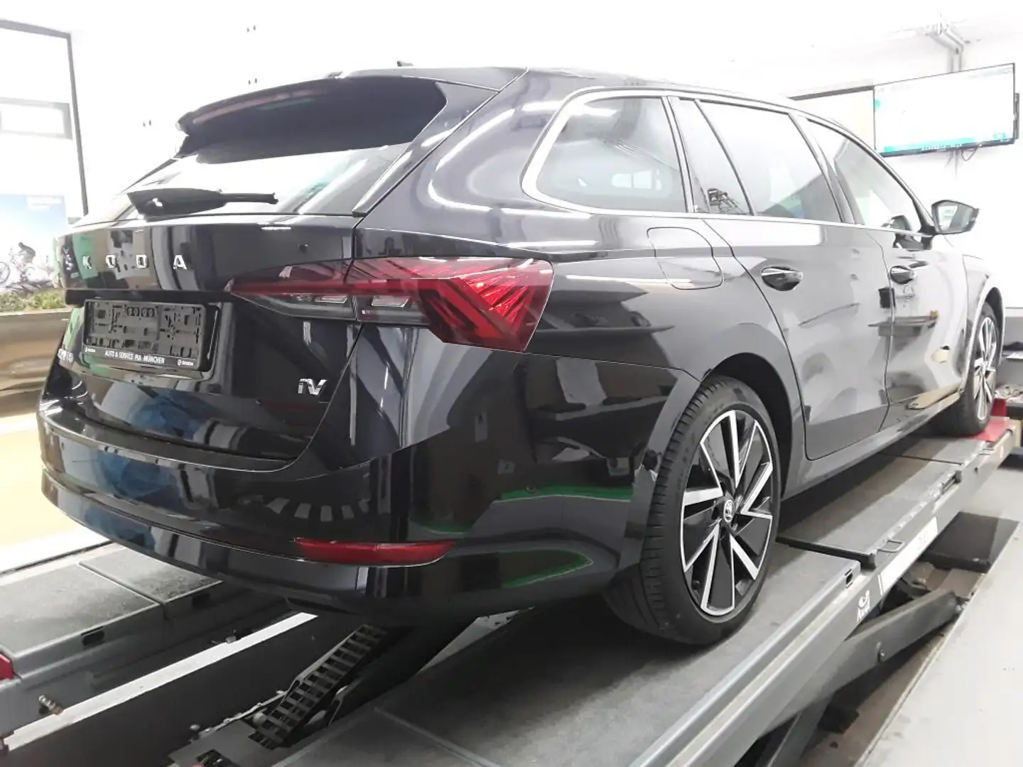 Skoda Octavia 1.4 TSI Style iV KAM*HUD*LED*CARPLAY Schwarz - 2