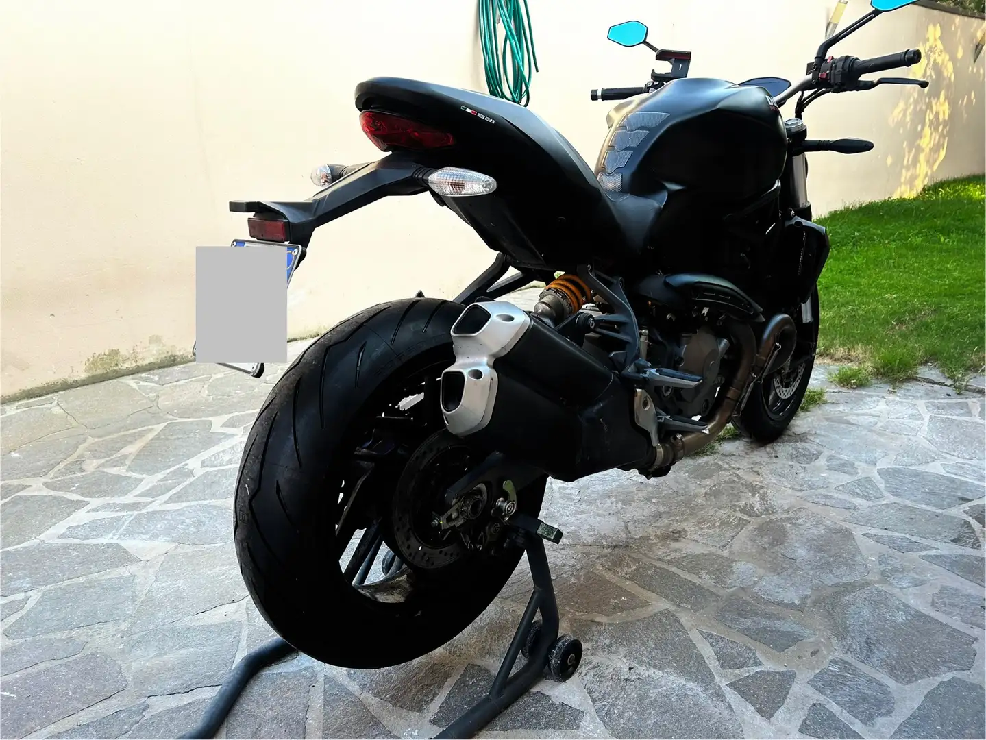 Ducati Monster 821 dark - 2