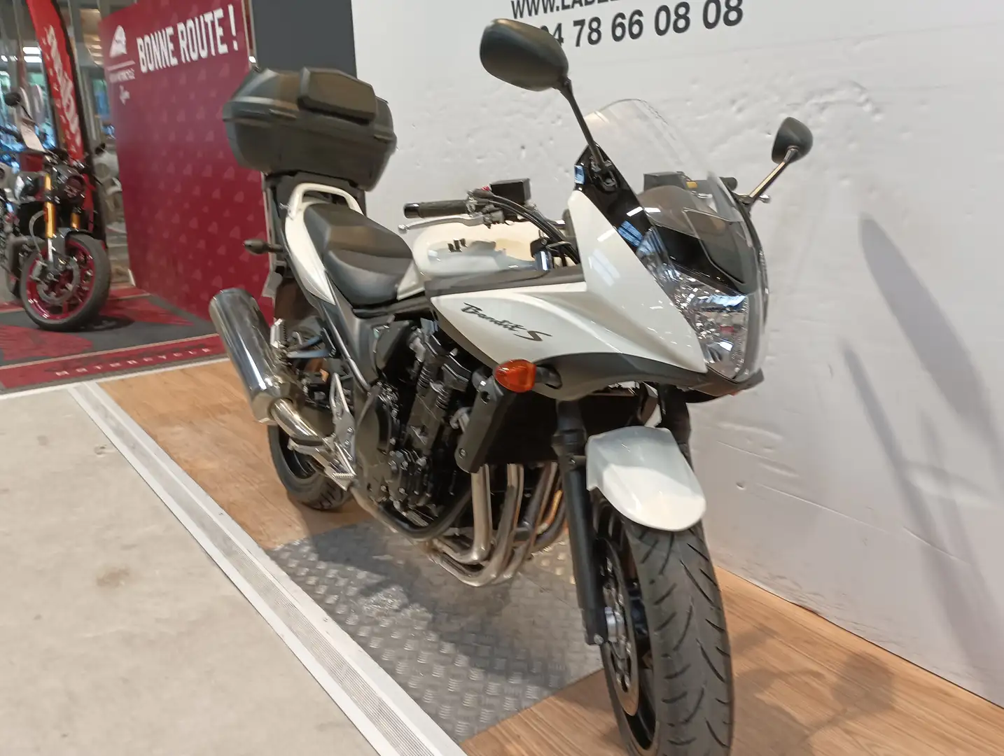 Suzuki GSF 650 Blanc - 2