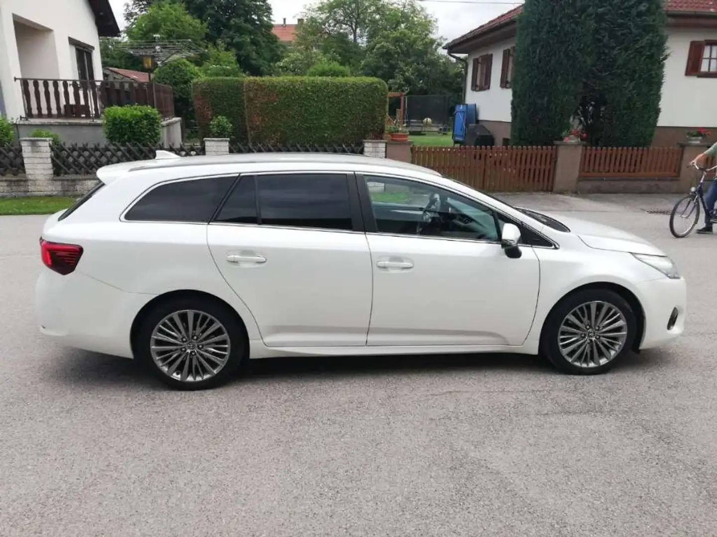 Toyota Avensis Avensis 2,0 D4-D Active Active Blanc - 2