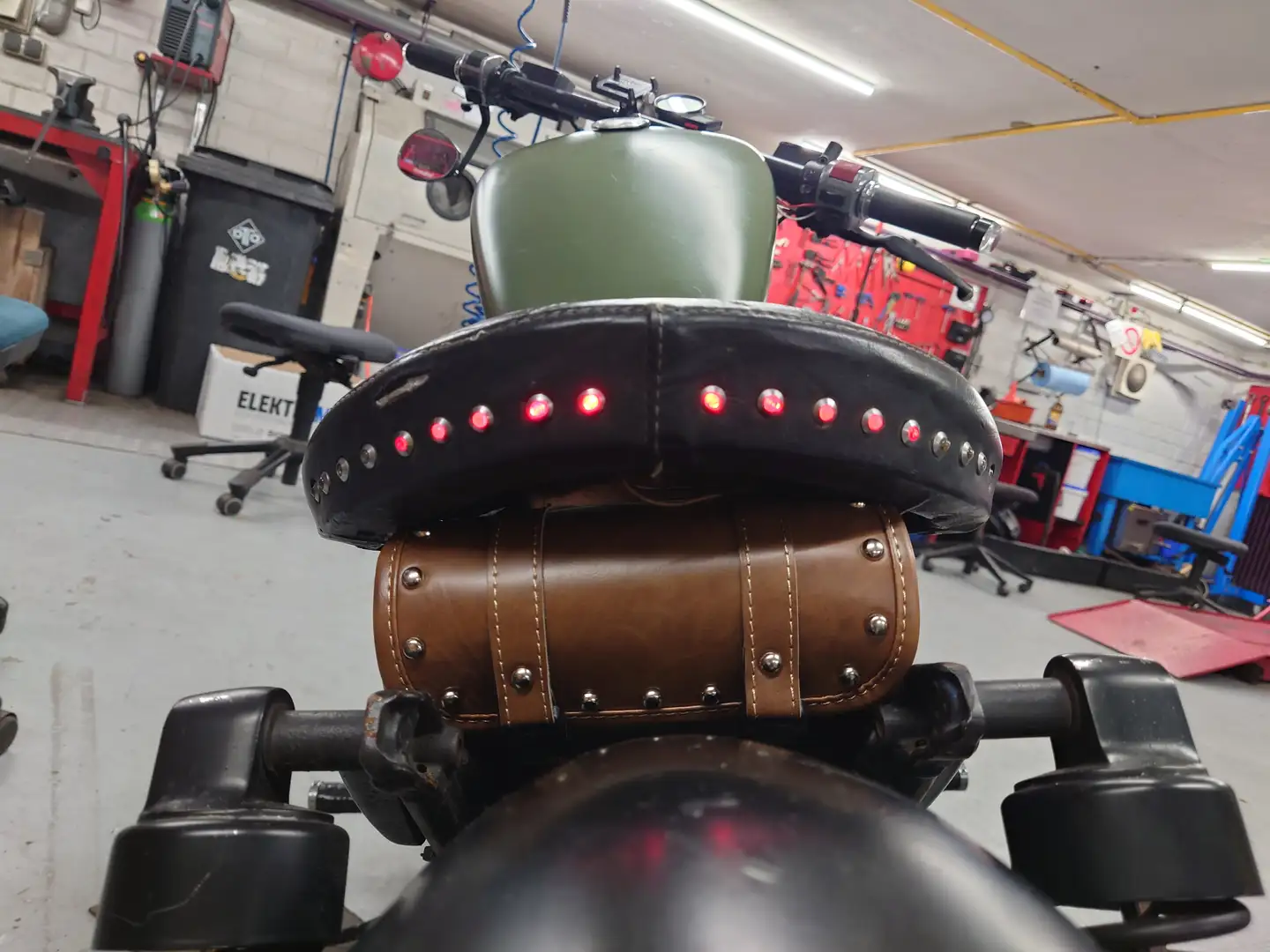 Suzuki VS 800 Bobber Groen - 2