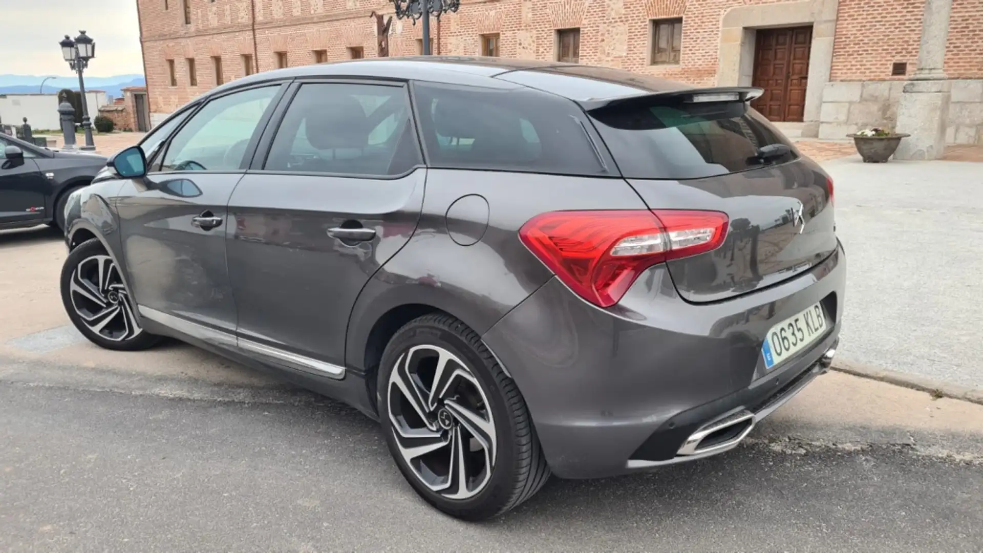 DS Automobiles DS 5 2.0BlueHDi S&S Sport 150 Silber - 2