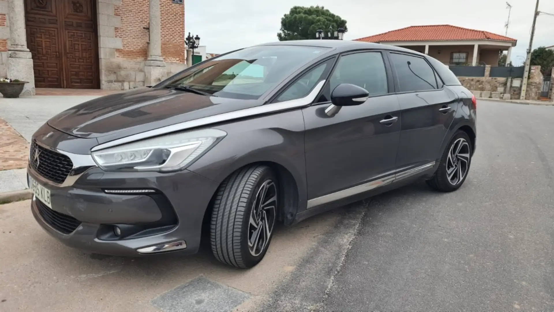 DS Automobiles DS 5 2.0BlueHDi S&S Sport 150 Silber - 1
