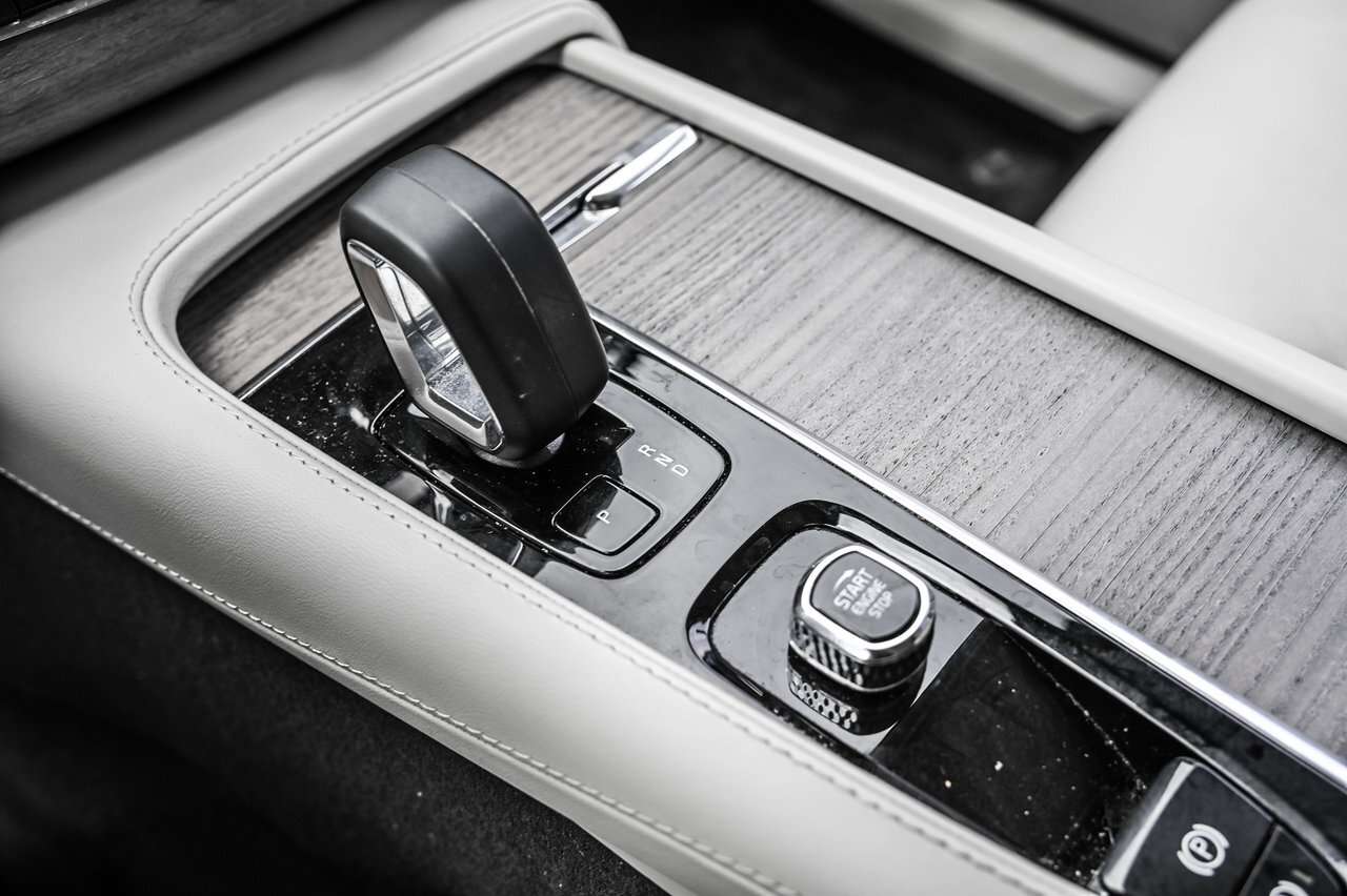 2024 Volvo XC90 B6 AWD Plus Bright Theme 7-Seater Blonde Interior thumb 16