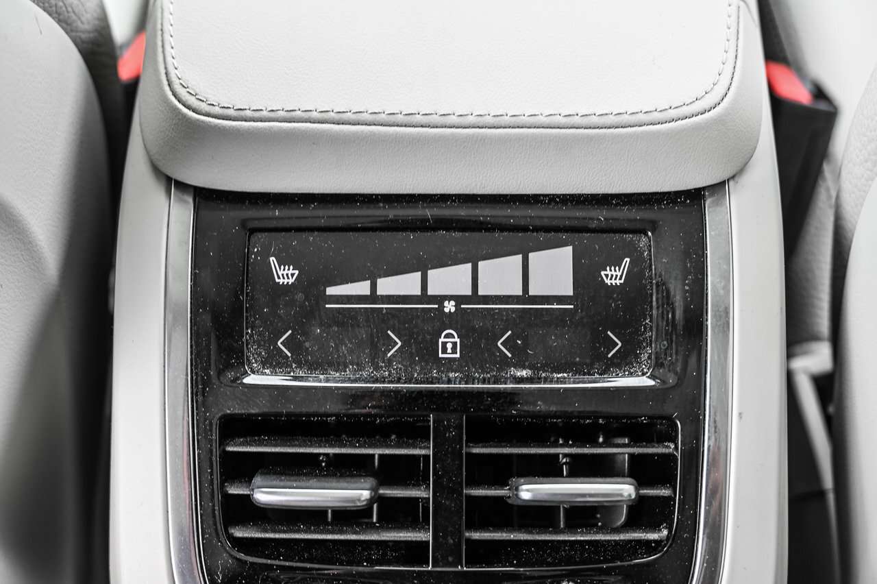 2024 Volvo XC90 B6 AWD Plus Bright Theme 7-Seater Blonde Interior thumb 21
