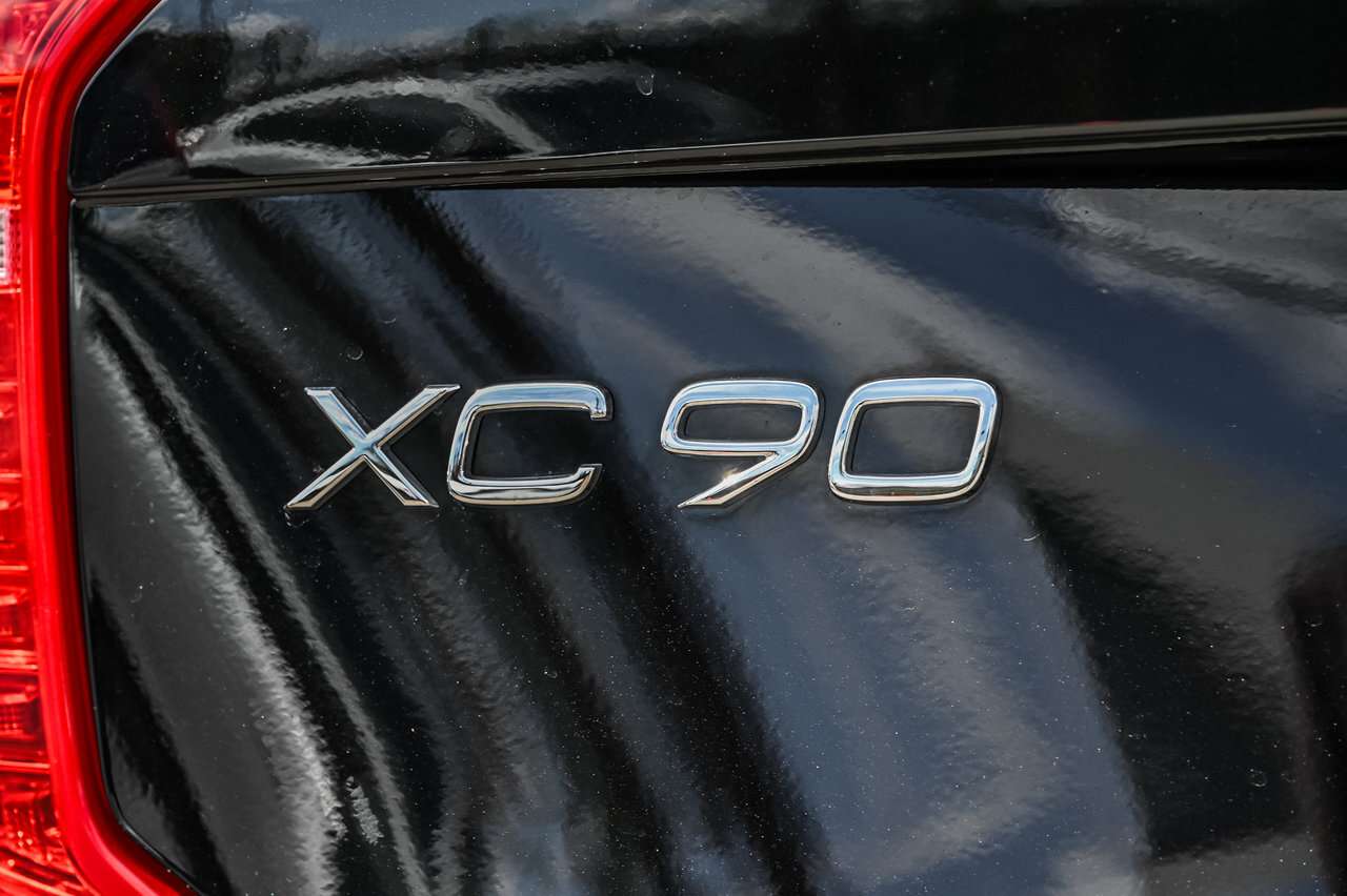 2024 Volvo XC90 B6 AWD Plus Bright Theme 7-Seater Blonde Interior thumb 8