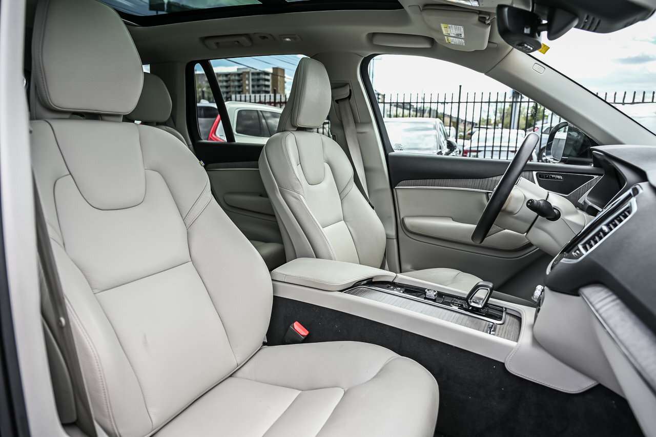 2024 Volvo XC90 B6 AWD Plus Bright Theme 7-Seater Blonde Interior thumb 25