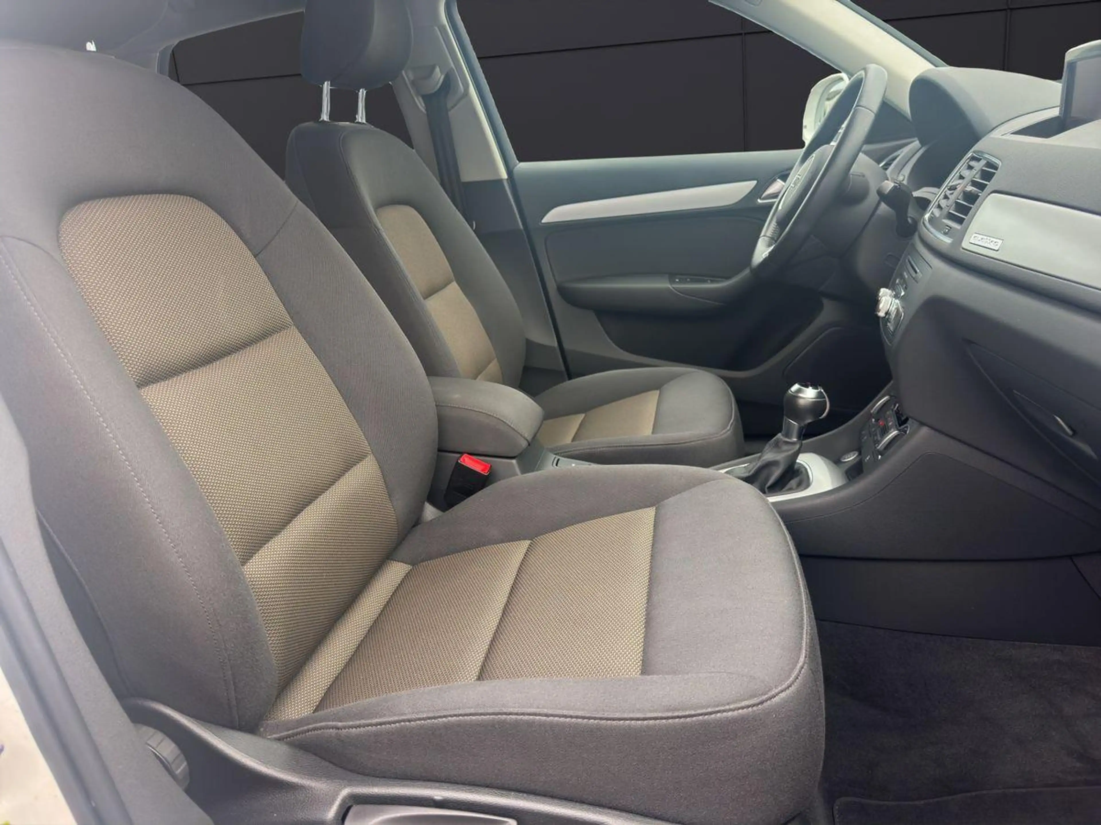 Audi Q3 Q3 2.0 TDI quattro NAVI+ KAMERA KEYLESS BI-XENON — photo 9