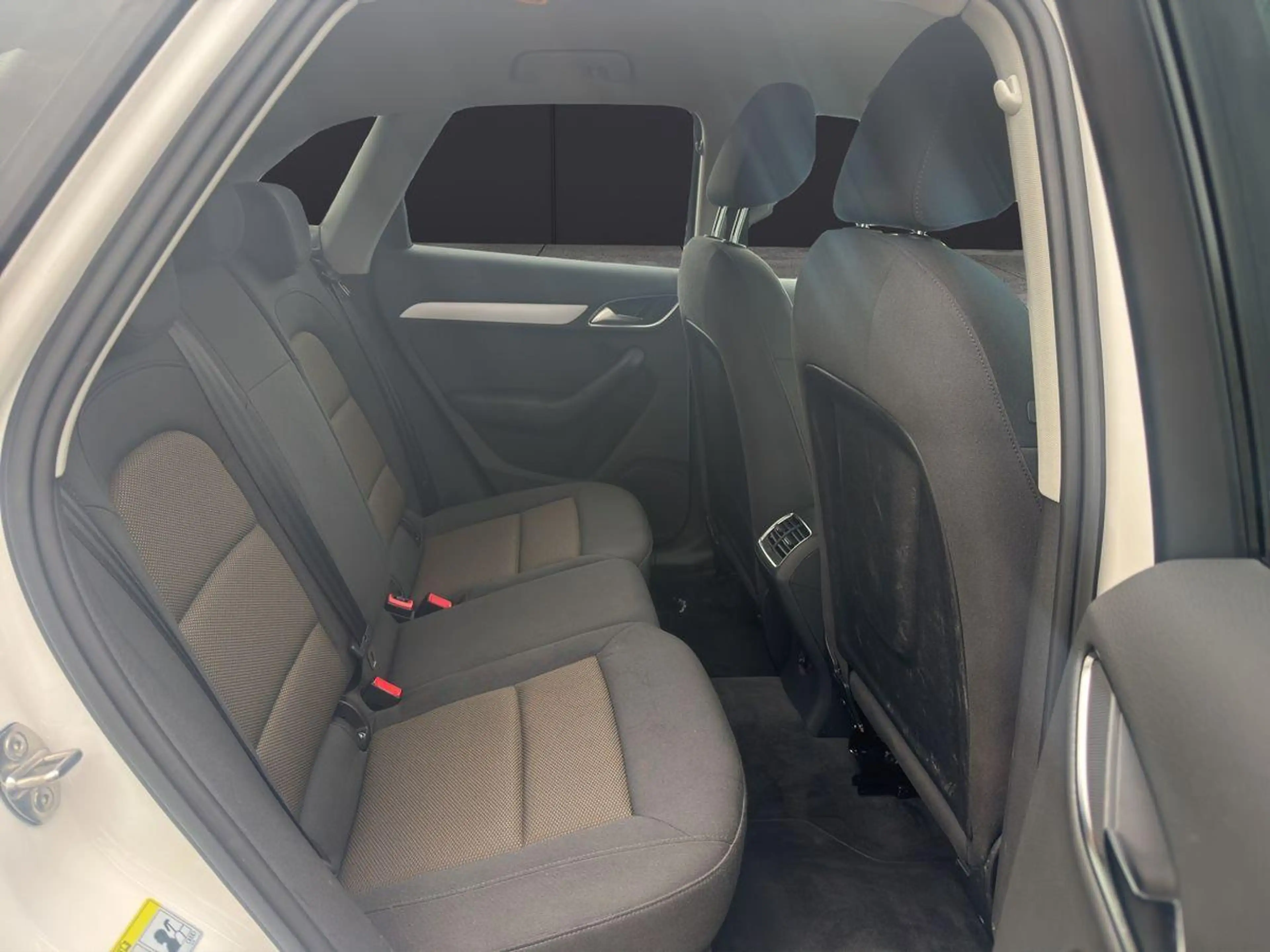 Audi Q3 Q3 2.0 TDI quattro NAVI+ KAMERA KEYLESS BI-XENON — photo 15