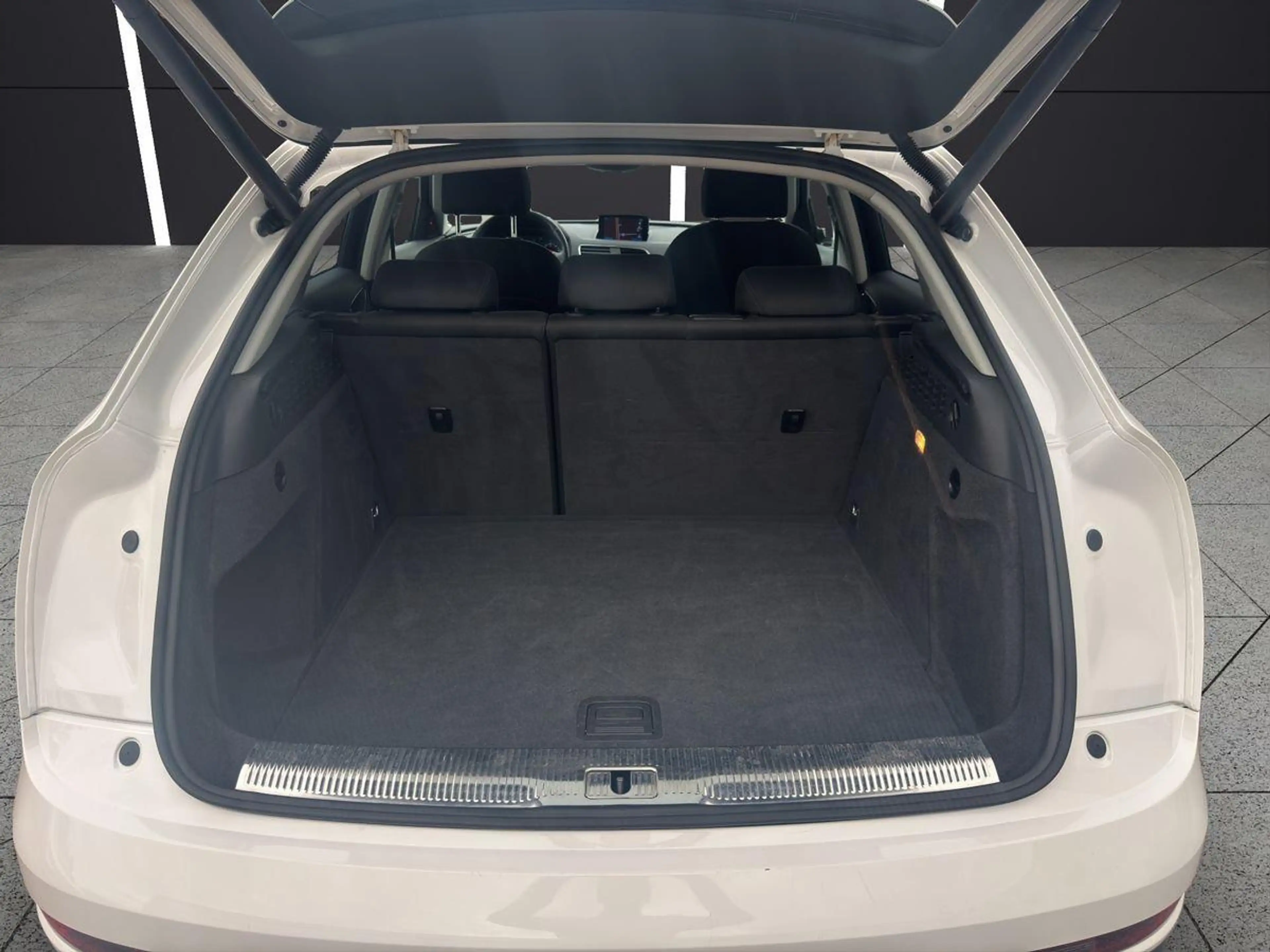 Audi Q3 Q3 2.0 TDI quattro NAVI+ KAMERA KEYLESS BI-XENON — photo 11