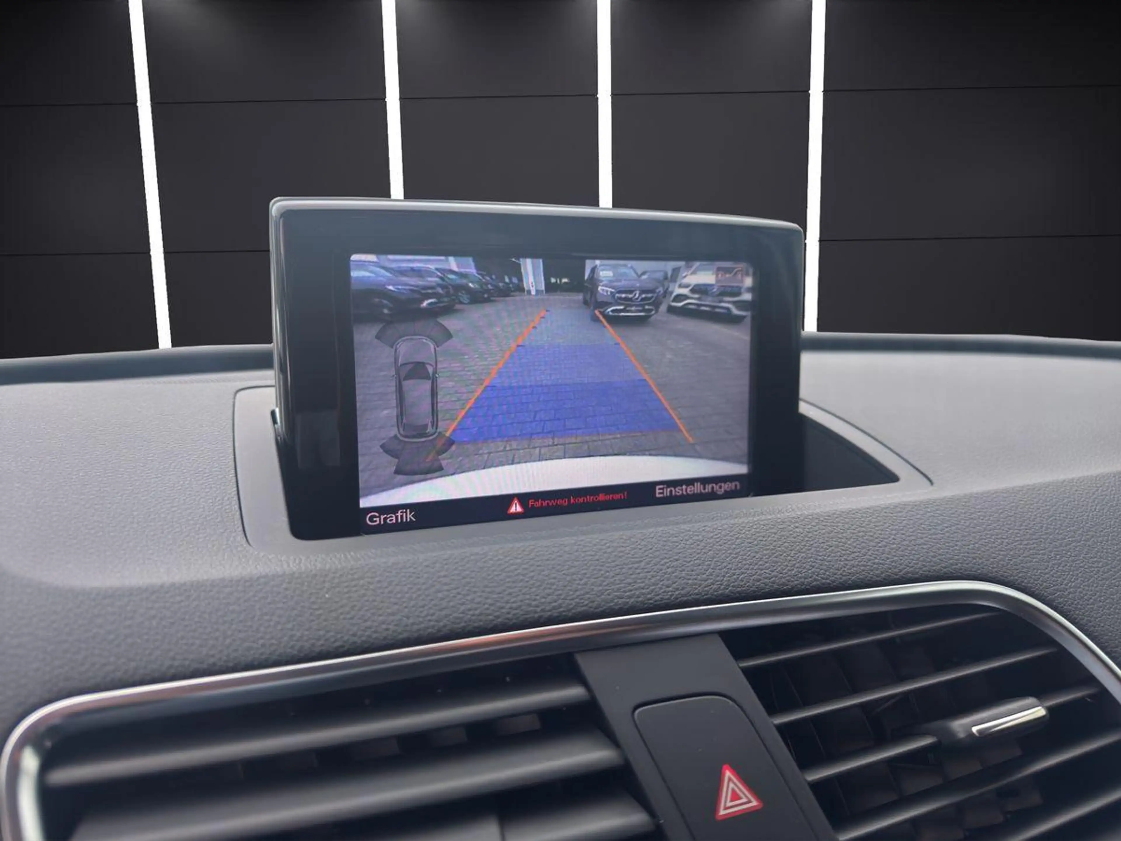 Audi Q3 Q3 2.0 TDI quattro NAVI+ KAMERA KEYLESS BI-XENON — photo 14