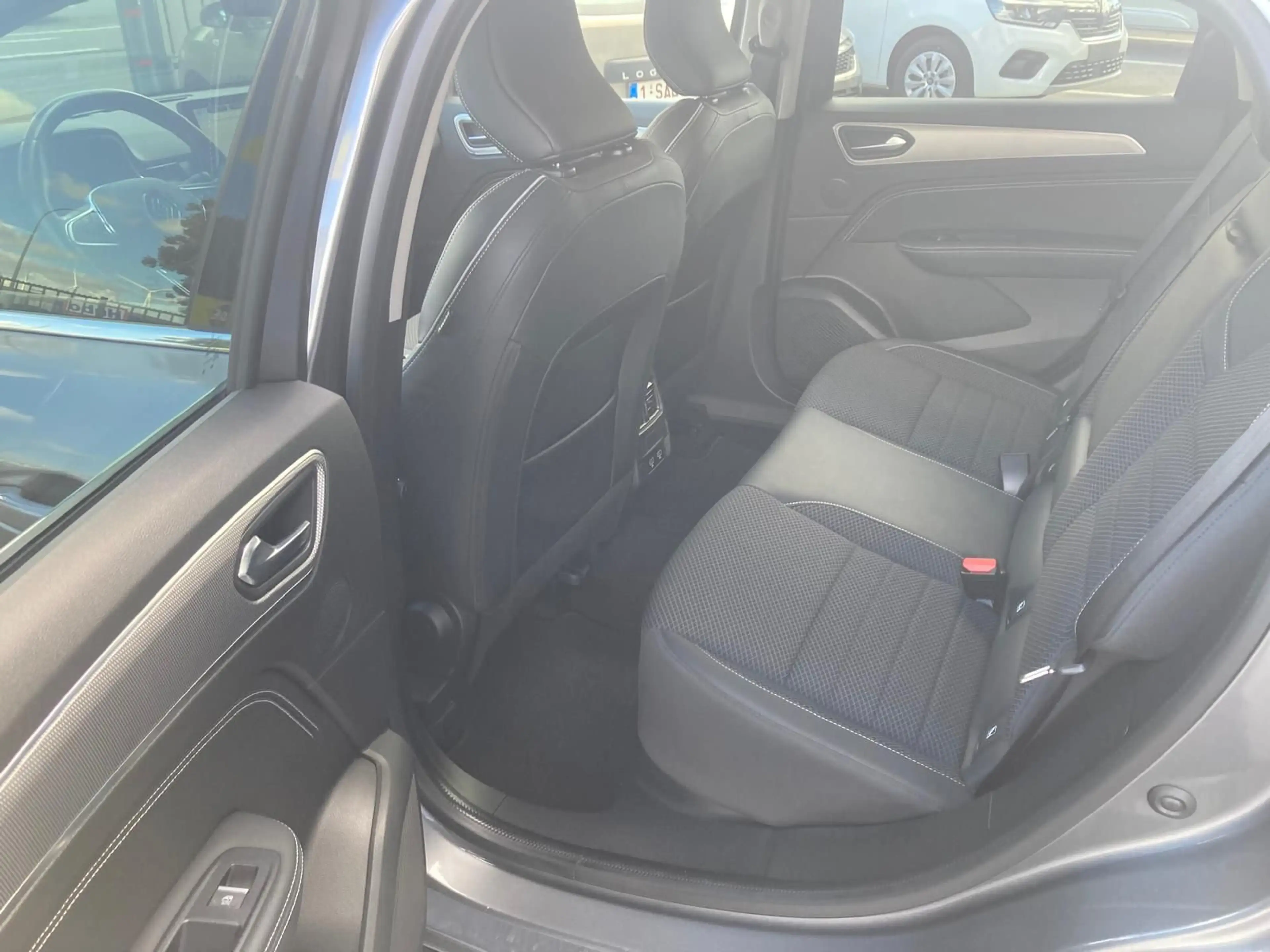 Renault Arkana E-Tech hybrid Intens 145 — photo 11