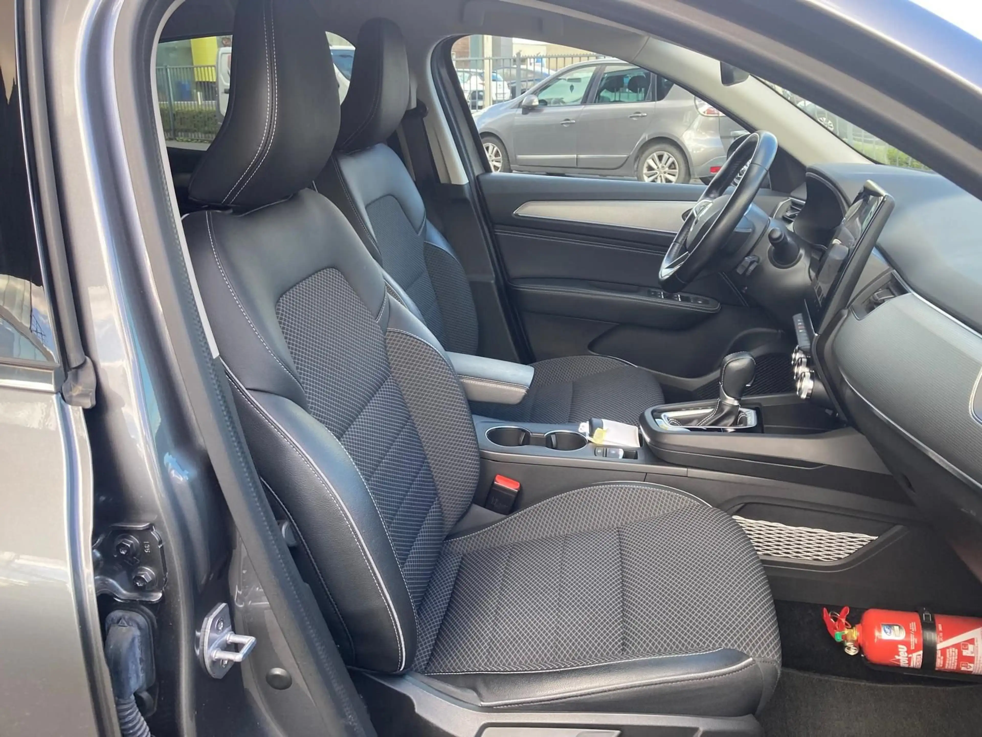 Renault Arkana E-Tech hybrid Intens 145 — photo 10