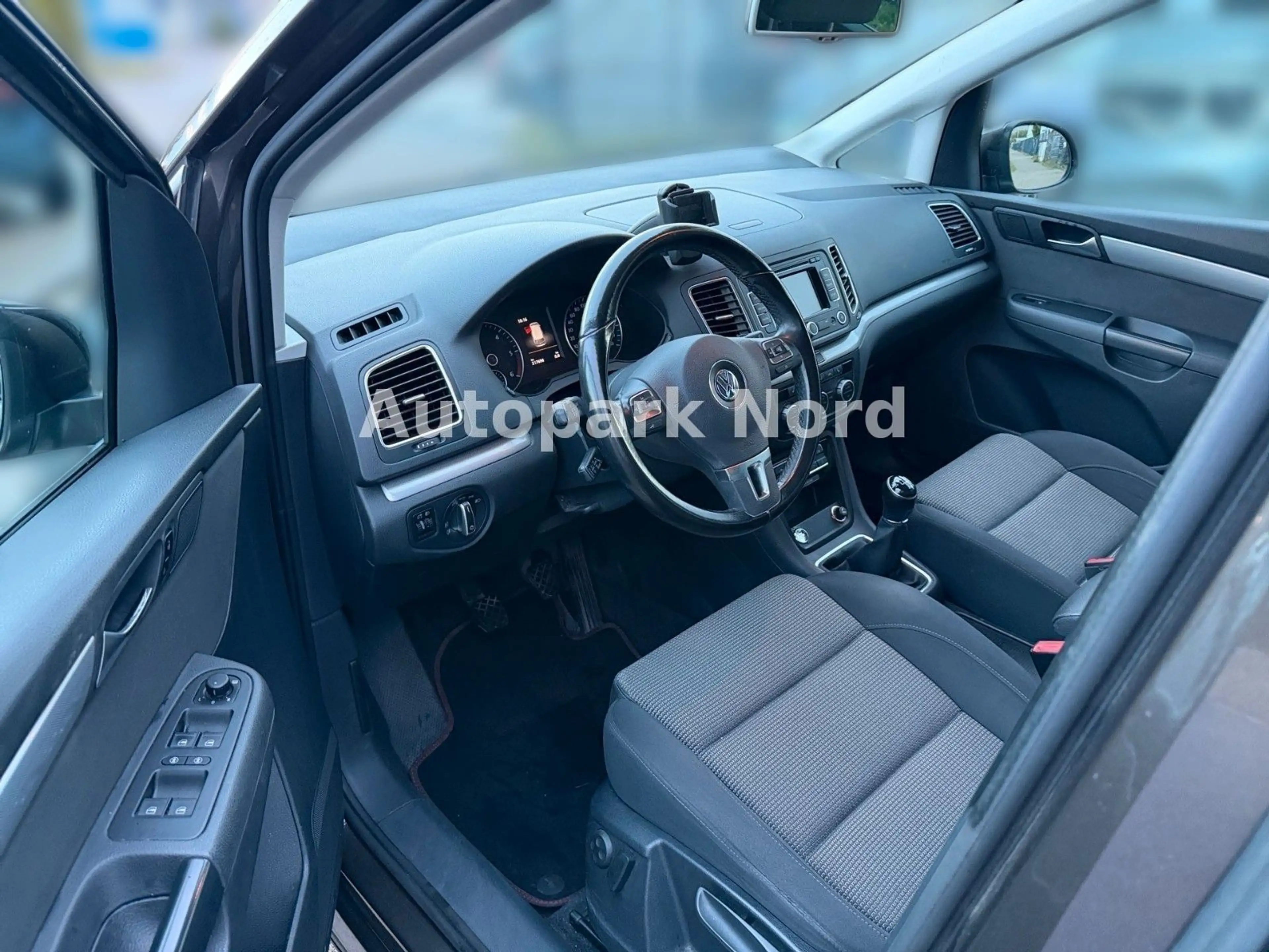 Volkswagen Sharan 2.0 TDI Comfortline BMT - 7-SITZER - AHK — photo 15
