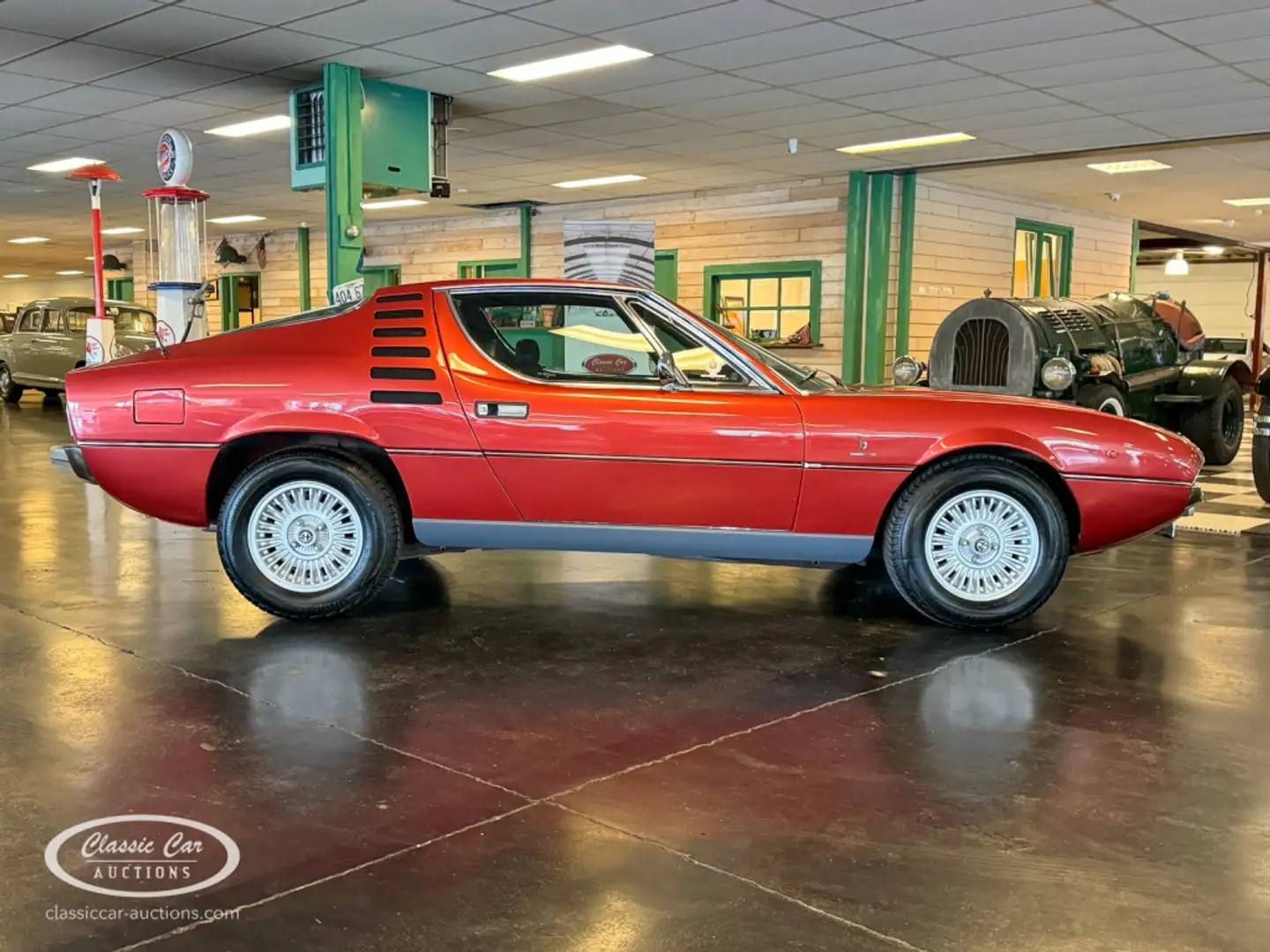 Alfa Romeo MONTREAL   - ONLINE AUCTION Red - 2